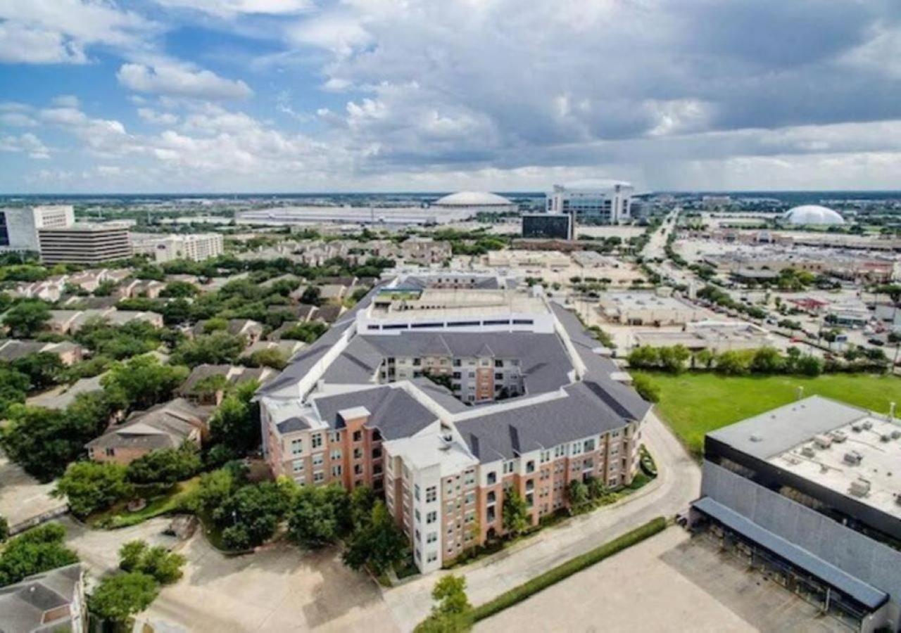 Inviting 2Br - Gym, Pool, Biz Center & Free Parking! Walk 2 Nrg Stadium! Near Med Ctr, Galleria, & Rice Village Houston Exterior photo